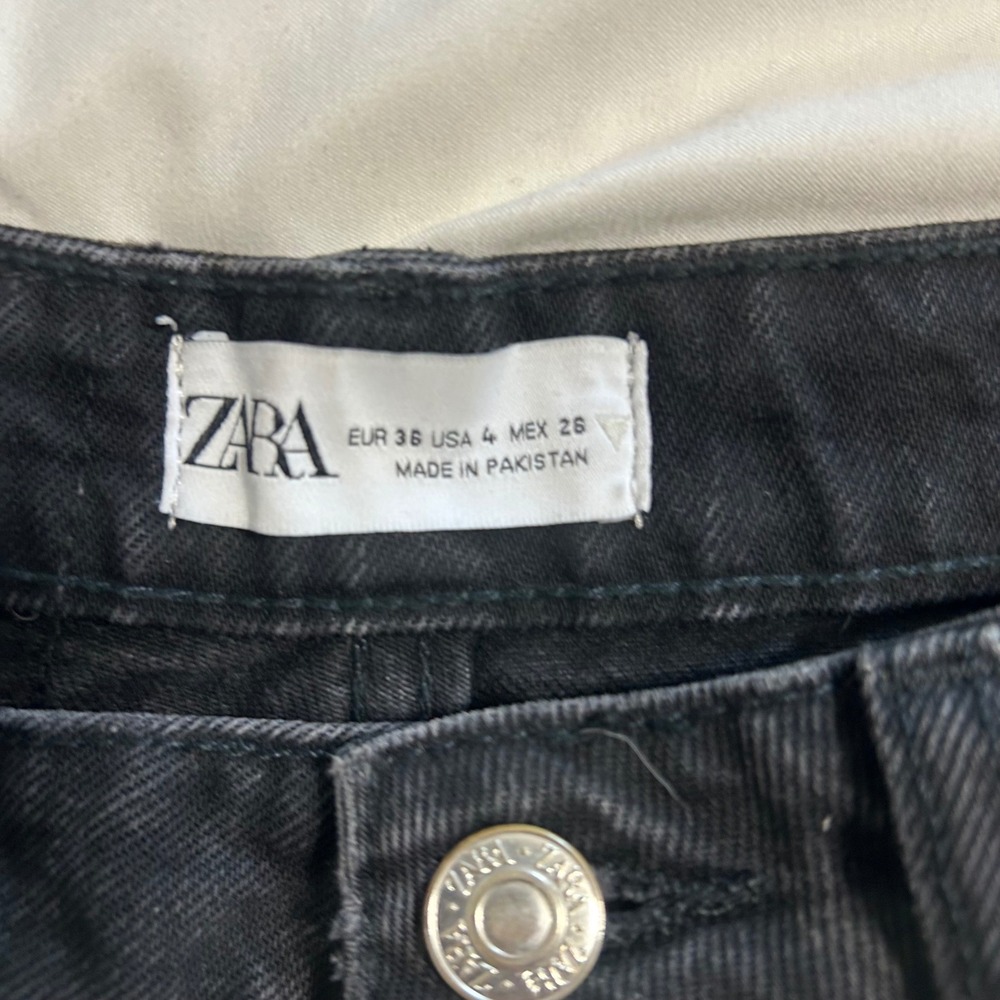 Zara High Waisted Straight Leg Jeans Washed Black Raw Hem Button Fly Size 4 - Picture 6 of 8